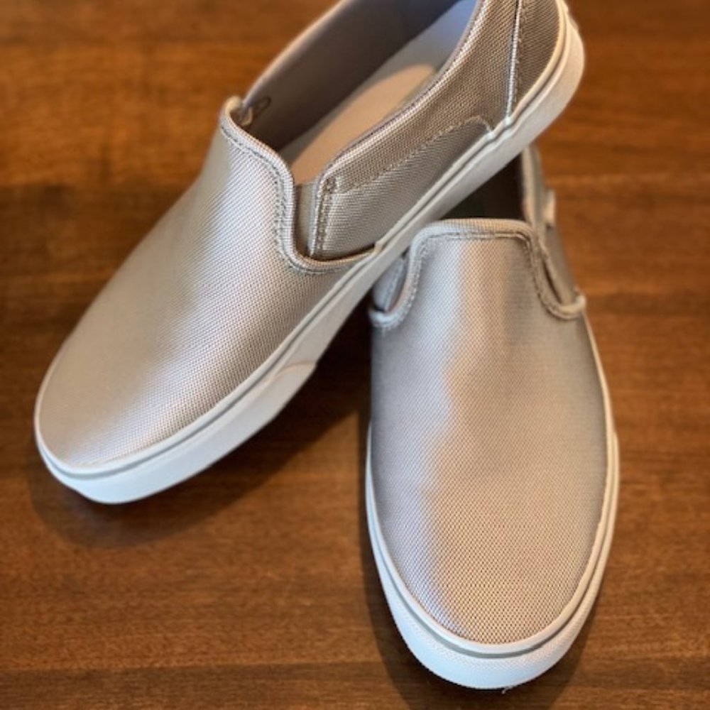 VANS (NEW!) metallic silver Asher slip on women’s size 9.5